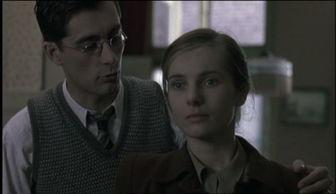 烽火孪生泪,战火中的生死相依